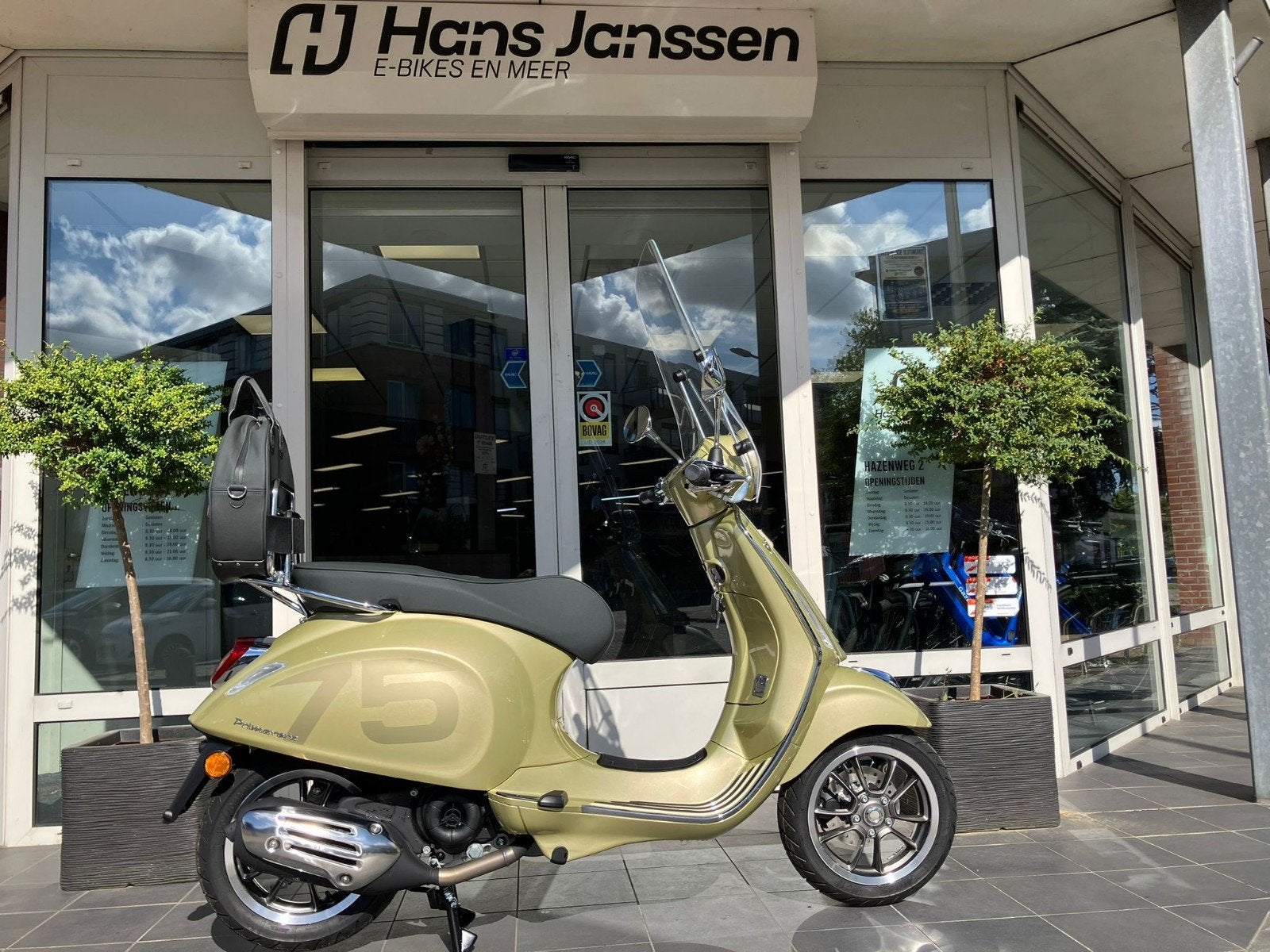 Vespa Primavera 75th Anniversary Edition - Nieuw! uniek!, Ophalen, Zo goed als nieuw, Benzine, Overige modellen