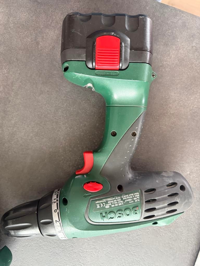Bosch PSR 14,4 accuboormachine met 2 accu's en toebehoren, Ophalen of Verzenden, Gebruikt, Minder dan 400 watt, Boor- en Schroefmachine
