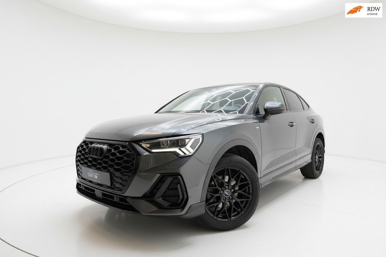 Audi Q3 Sportback 35 TFSI S LINE VIRTUAL CAMERA STOELVERW, Auto's, Audi, 15 km/l, Zwart, 4 cilinders, 150 pk