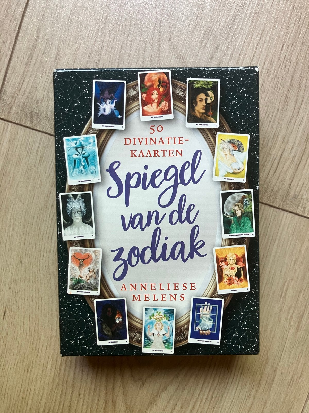 Spiegel van de Zodiak - 50 Divinatiekaarten Anneliese Melens, Ophalen of Verzenden, Zo goed als nieuw, Astrologie, Overige typen