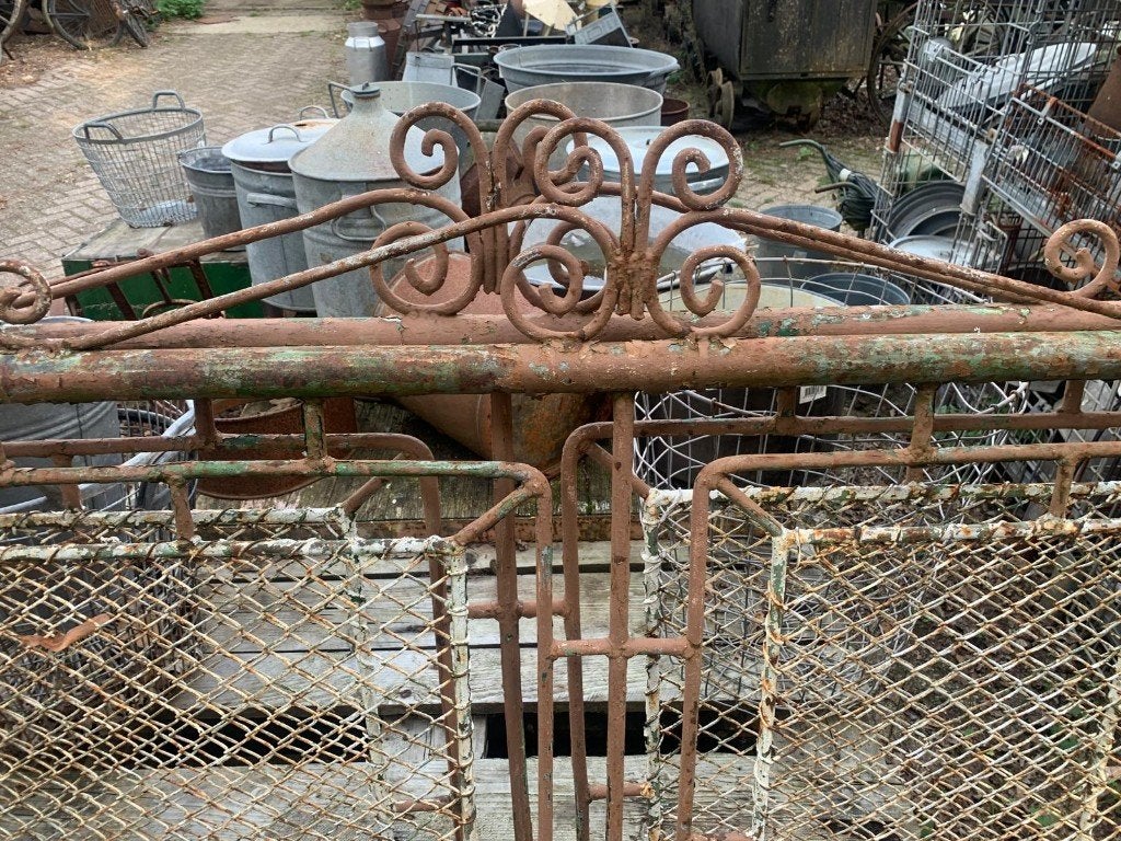 Antiek ijzeren hekwerk met gaaspanelen - 2 stuks, Ophalen, Met poort, Gebruikt, BarrelAtelier
