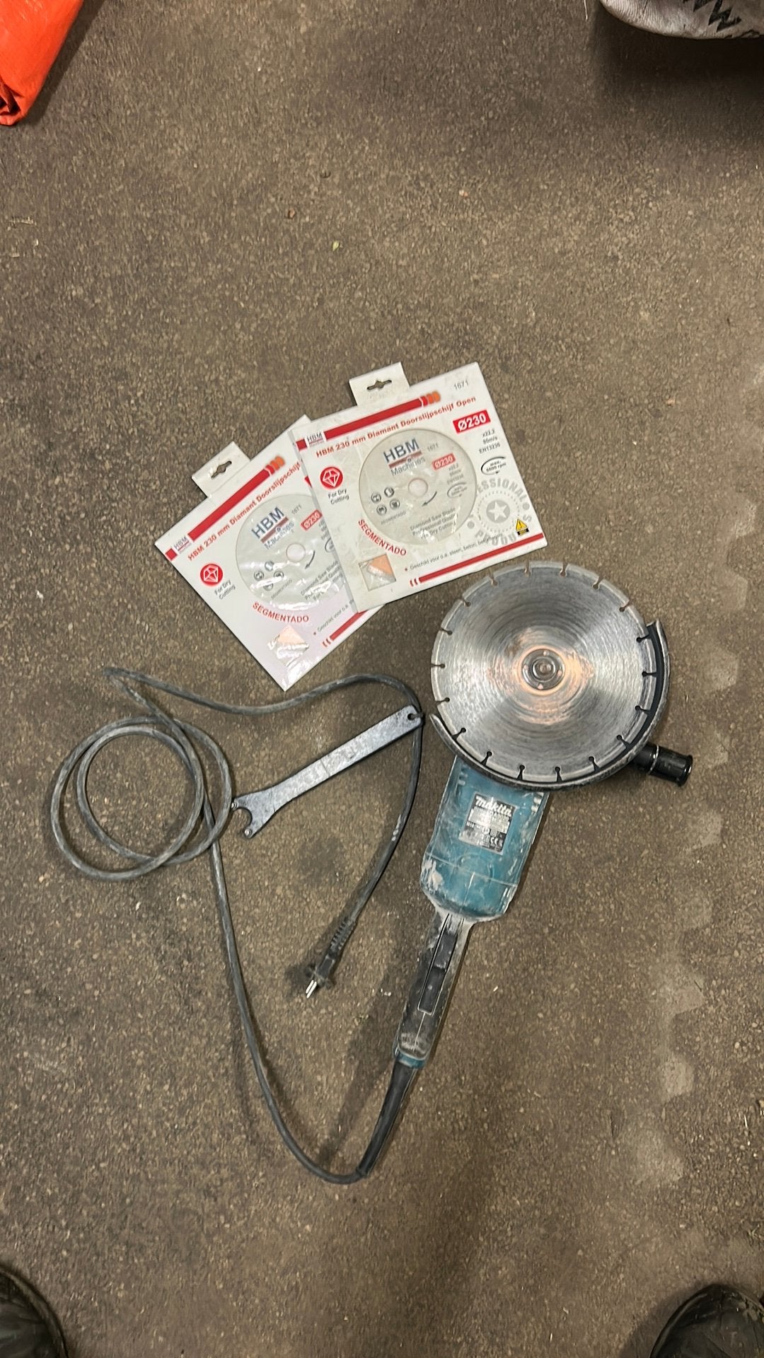 Makita GA9020 doorslijper, Ophalen, Zo goed als nieuw, 1000 watt of meer, Haakse handslijpmachine