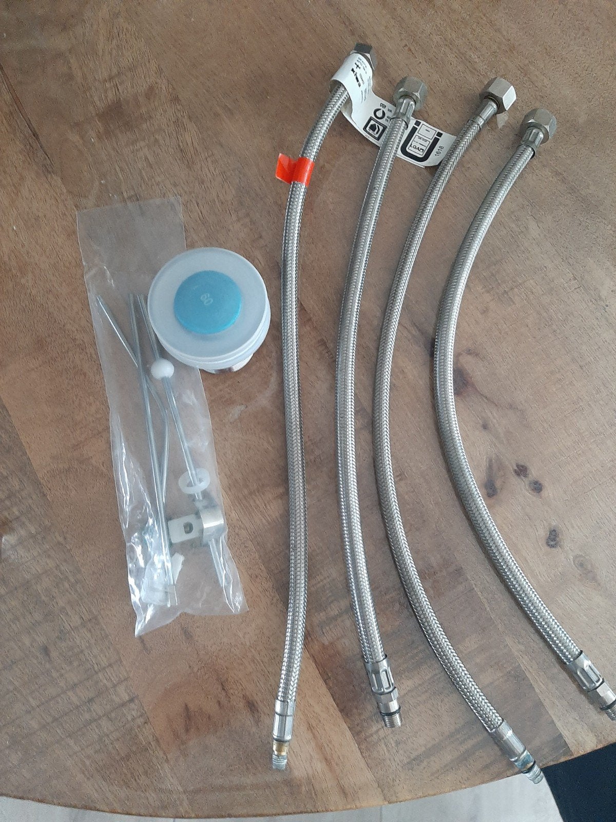 Flexibele aansluitslangen voor kraan (4 stuks), Doe-het-zelf en Verbouw, Ophalen, Gebruikt, Rvs, Wastafel