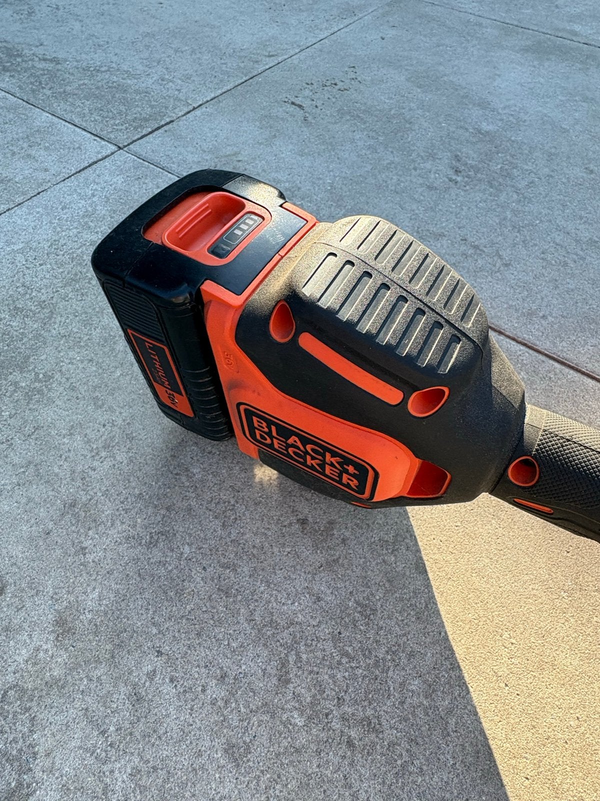 Grastrimmer met Accu en Oplader black & decker, Ophalen, Gebruikt, 30 tot 50 cm, Accu