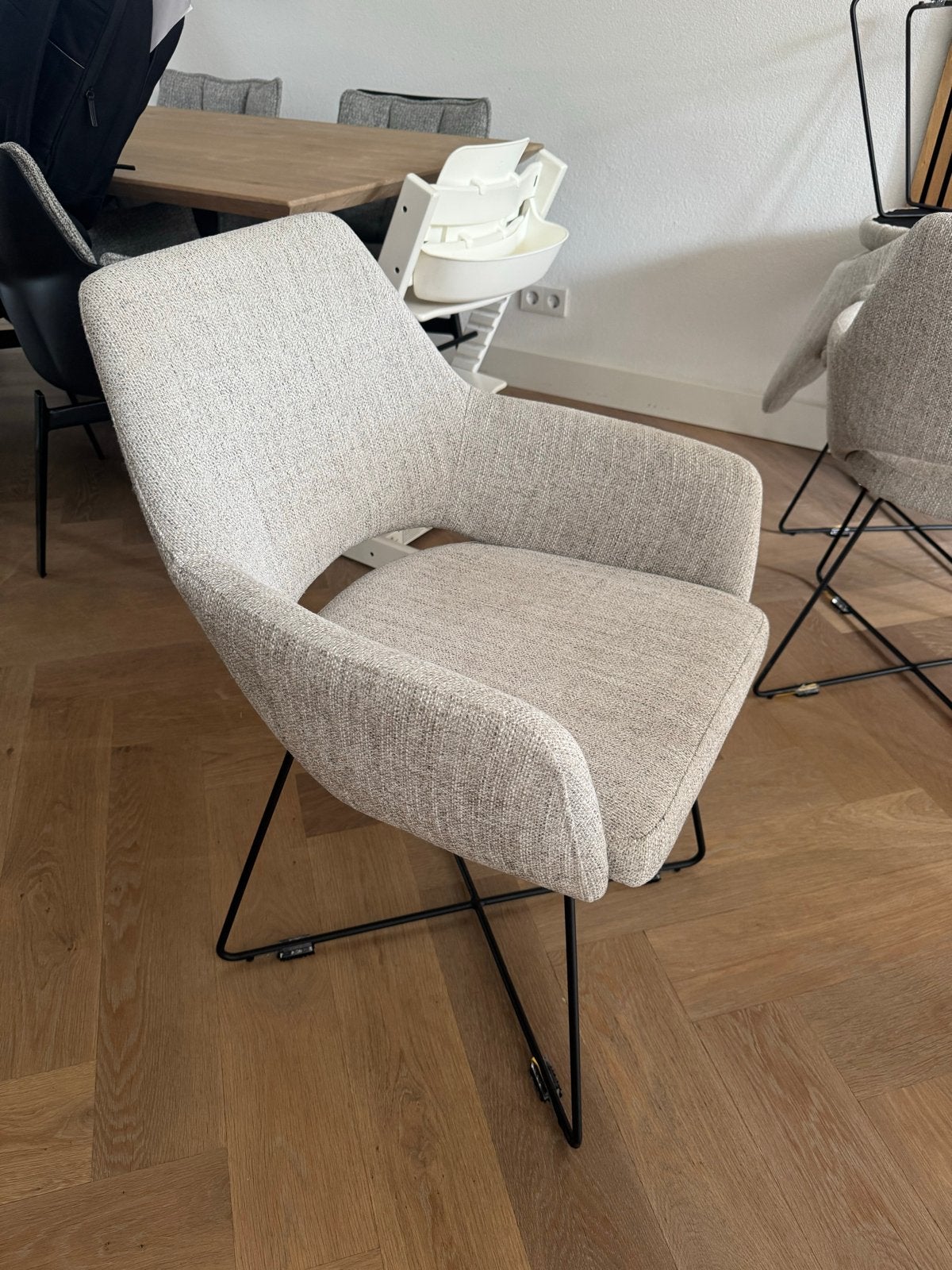 8st Jasper Home Yanai Eetkamerstoel - Pigeon, Cross Black, Ophalen, Zo goed als nieuw, Vijf, Zes of meer stoelen, Stof