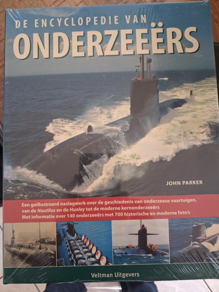 De Encyclopedie van Onderzeeërs - Nieuwstaat, John Parker, Nieuw, Ophalen of Verzenden, Los deel