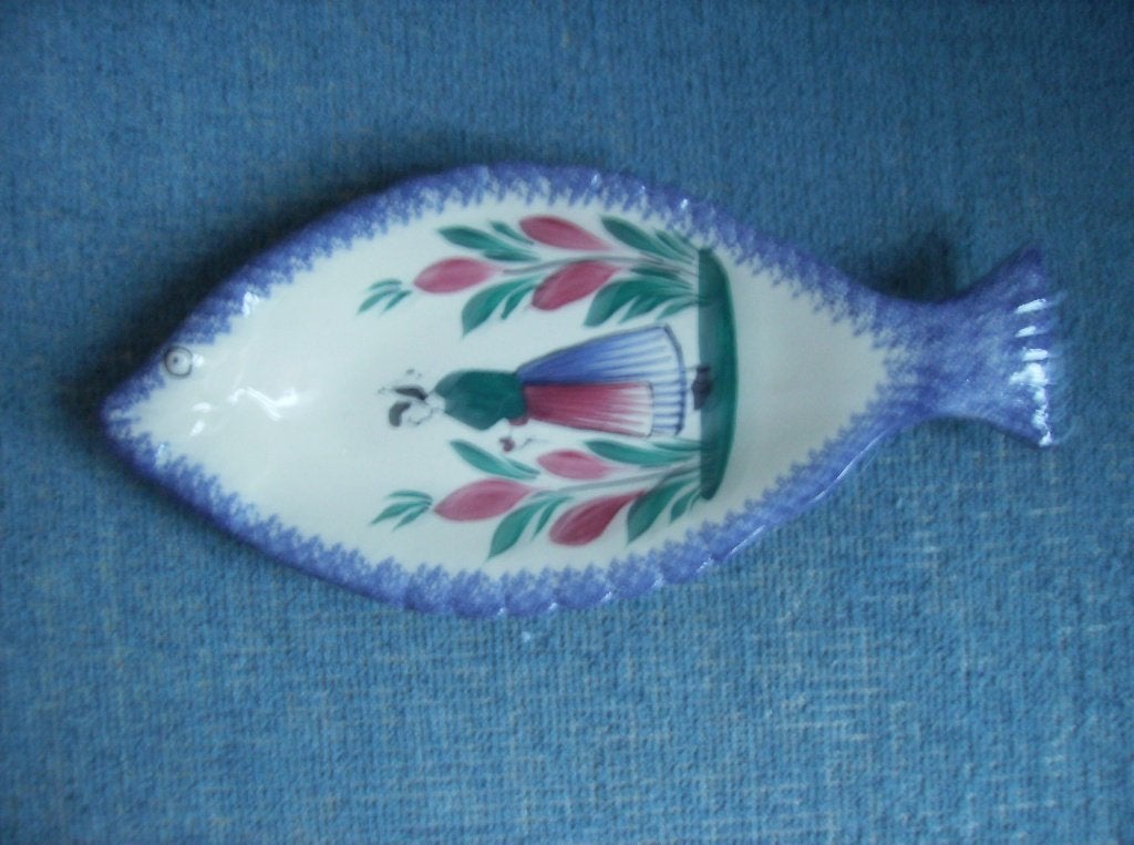 HENRIOT QUIMPER,   SCHAALTJE,   VORM VAN EEN VIS, Ophalen of Verzenden