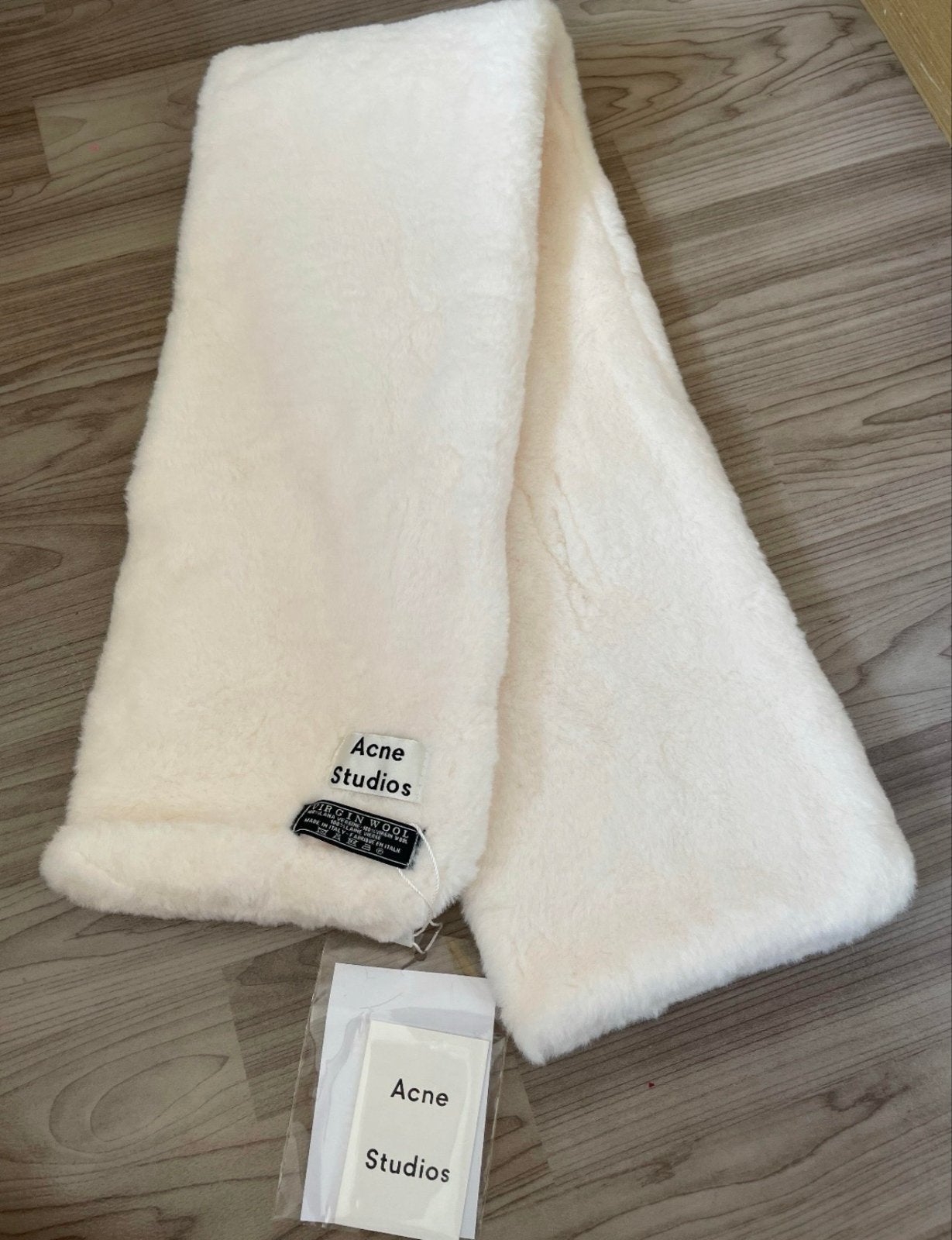 Acne Studios Virgin Wool Sjaal - Crème, Ophalen of Verzenden, Zo goed als nieuw, Sjaal