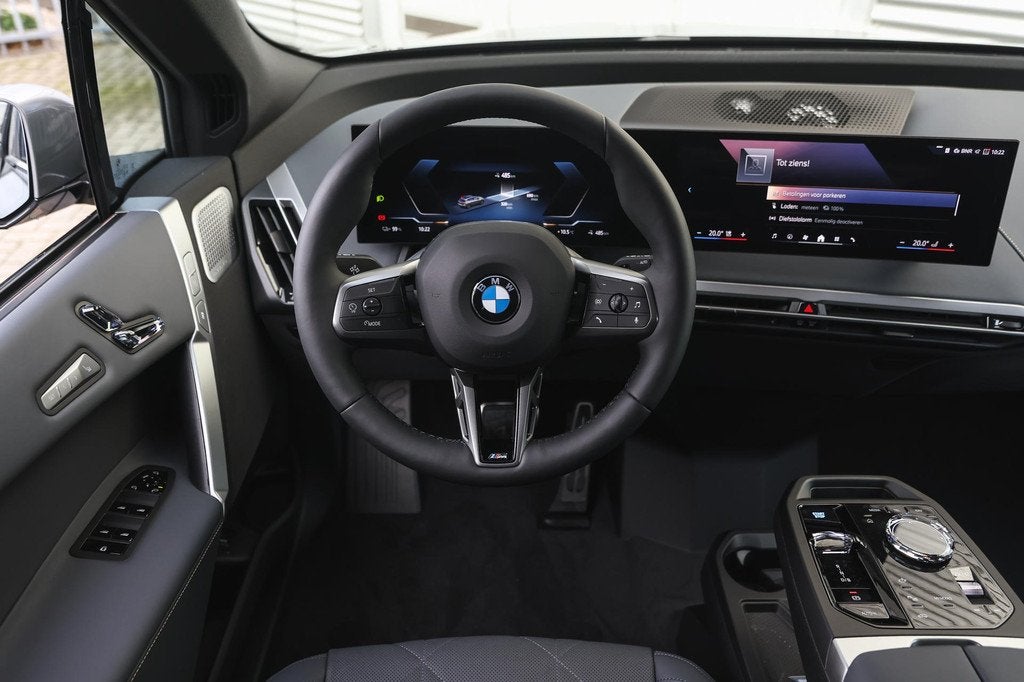 BMW iX xDrive60 M Sport / Panoramadak / Trekhaak / Adaptief, Auto's, BMW, Automaat, IX, Leder, 2480 kg
