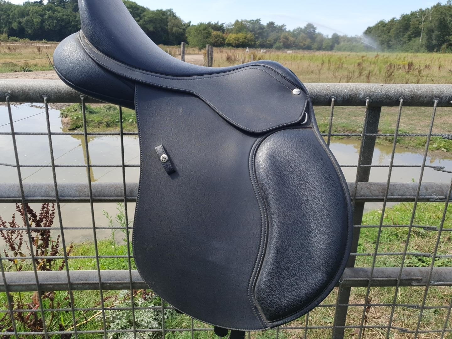 Wintec 500 veelzijdigheidszadel 17,5 inch HART – nieuwstaat, Dieren en Toebehoren, Ophalen, L (17.5 inch), Aanpassysteem, Wintec
