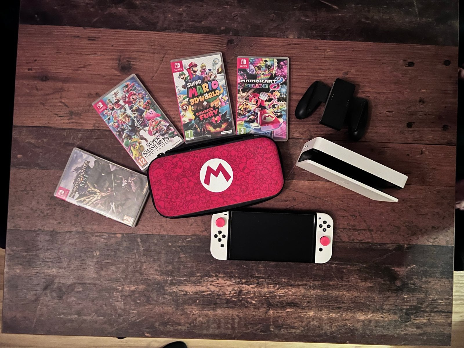 Nintendo Switch OLED met 4 games en accessoires, Spelcomputers en Games, Spelcomputers | Nintendo Switch, Zo goed als nieuw, Switch OLED