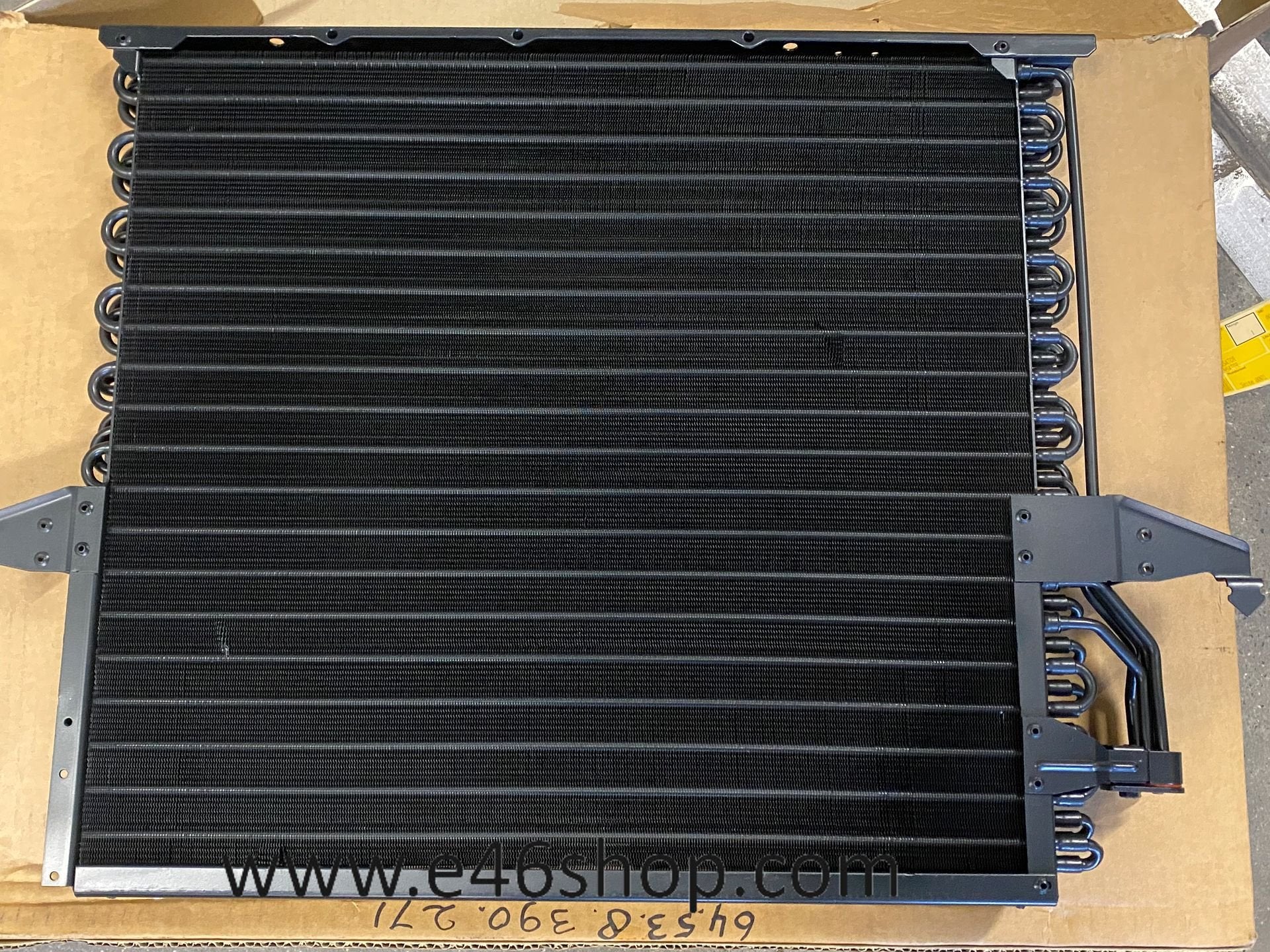BMW E36 CONDENSATOR OE 64538390271 NIEUW, -, -, Nieuw, Ophalen of Verzenden