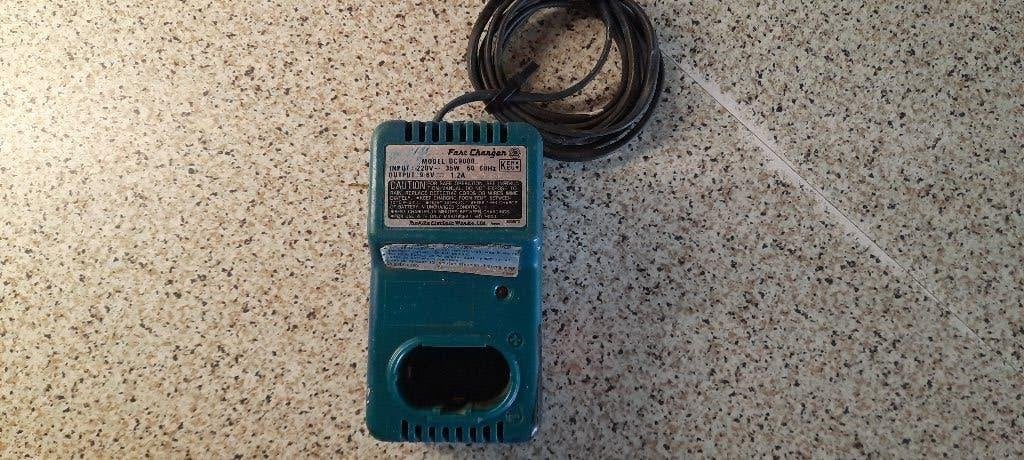 Makita dc 9000 losse oplader, Ophalen of Verzenden, Gebruikt, Overige typen
