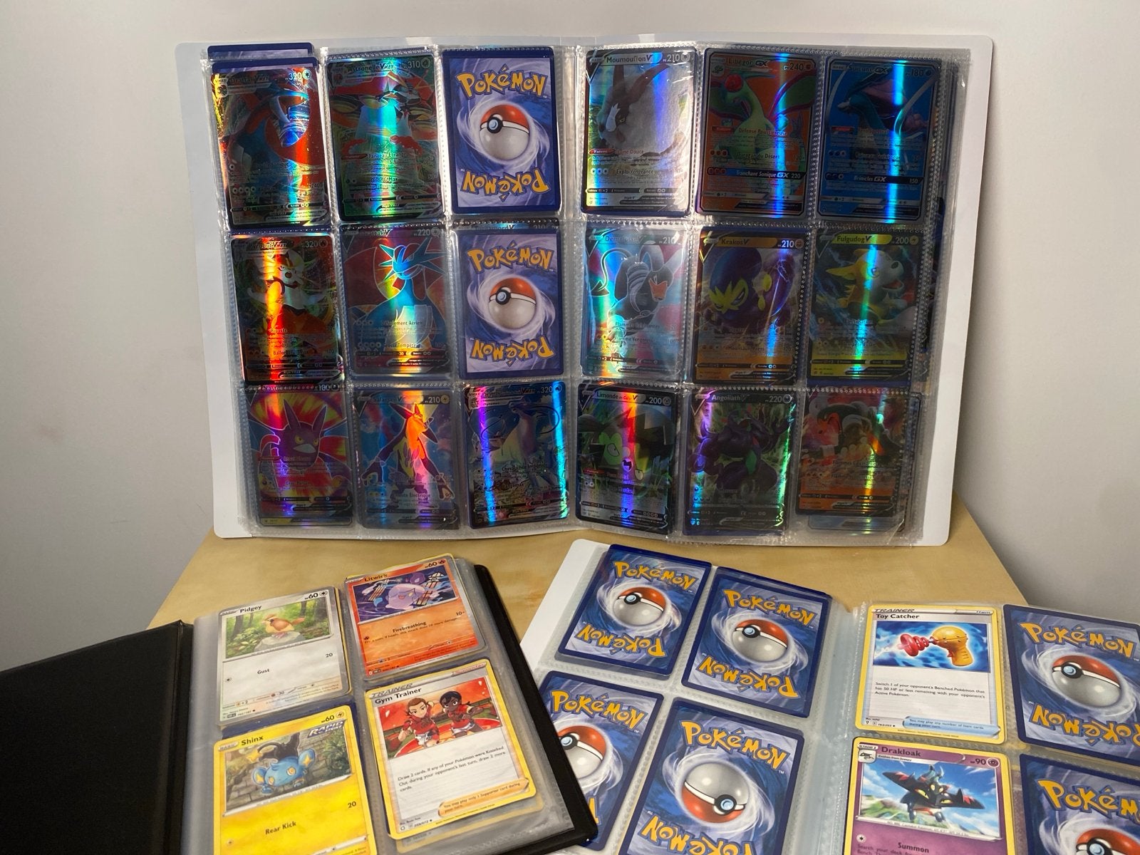 collectie Pokémon kaarten en mappen - Intertoys + Aliexpres, Ophalen of Verzenden, Gebruikt, Meerdere kaarten, Foil