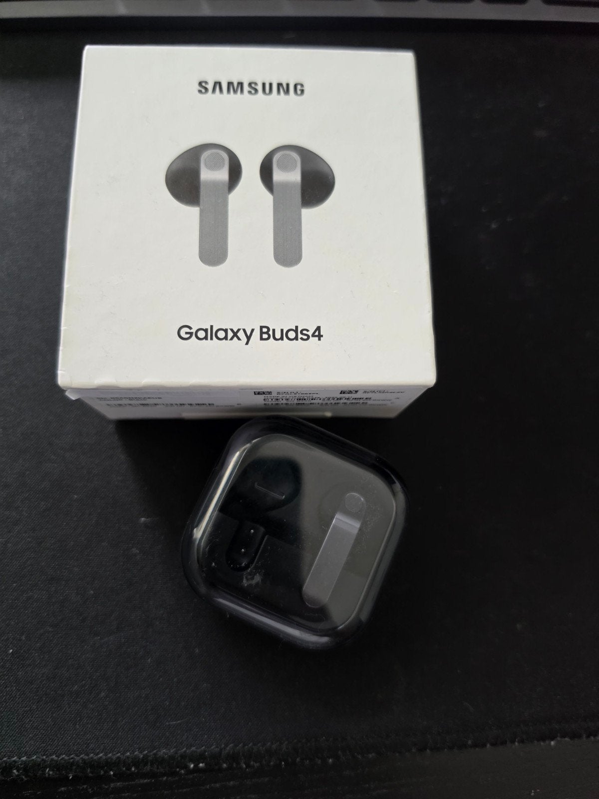 Samsung Galaxy Buds 4 - Case en Rechter Oordop (Z.G.A.N.), In-ear, Draadloos, Ophalen of Verzenden, Zo goed als nieuw