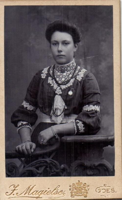 CDV - Zeeuwse dame-Jurk - J. Machielse - Goes, Gebruikt, Foto, Klederdracht, Ophalen of Verzenden