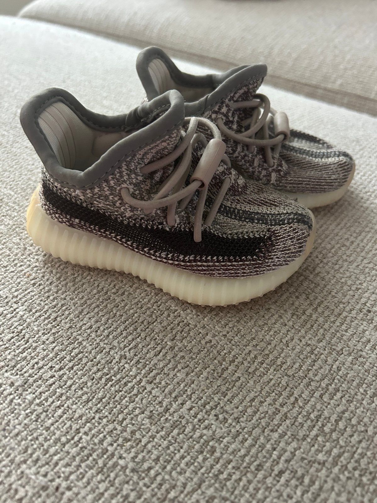 Adidas yeezy sneakertjes maat 21, Ophalen of Verzenden, Zo goed als nieuw, Jongetje of Meisje, Schoentjes