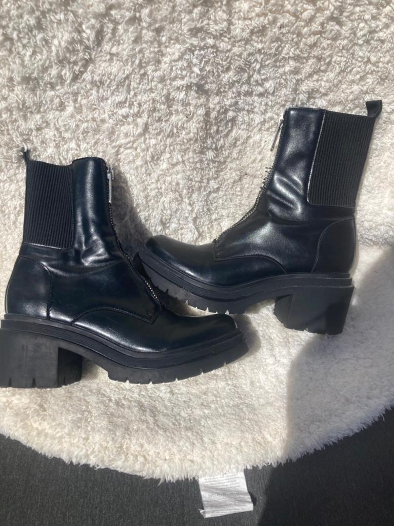 Van Haren zwarte enkellaarzen met rits, maat 39, Kleding | Dames, Schoenen, Ophalen of Verzenden, Zo goed als nieuw, Zwart