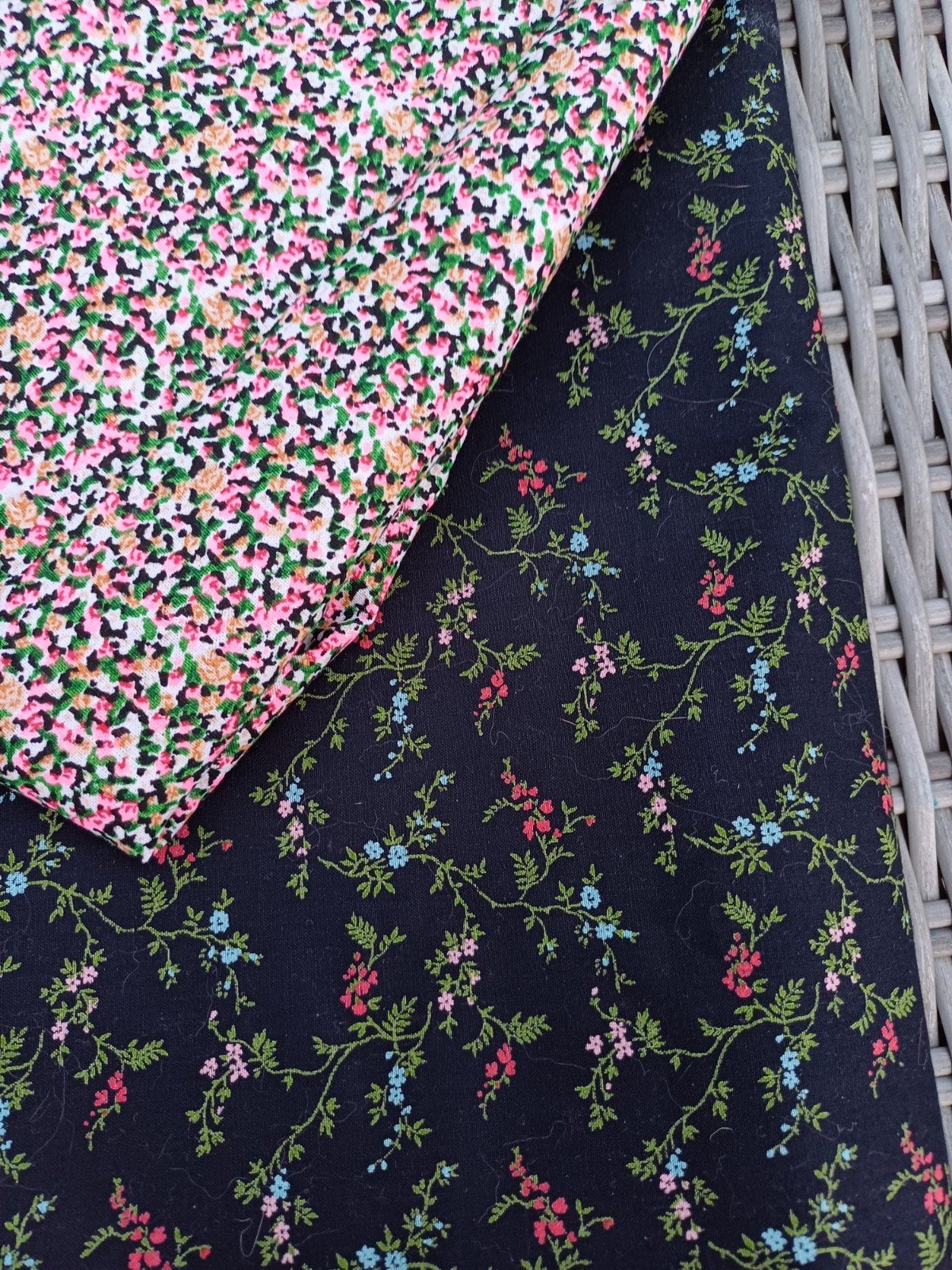 Lap stof vintage bloemetjes nieuw, 120 cm of meer, Zwart, Nieuw, Ophalen of Verzenden