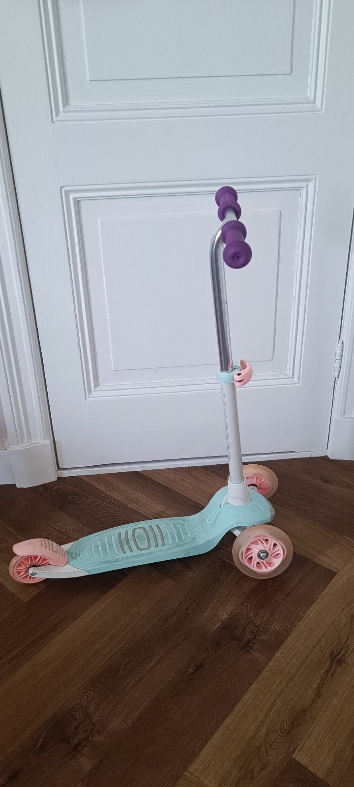 Kinderstep met helm, zo goed als nieuw, van Decathlon, Fietsen en Brommers, Steps, Zo goed als nieuw, Gewone step, Ophalen of Verzenden