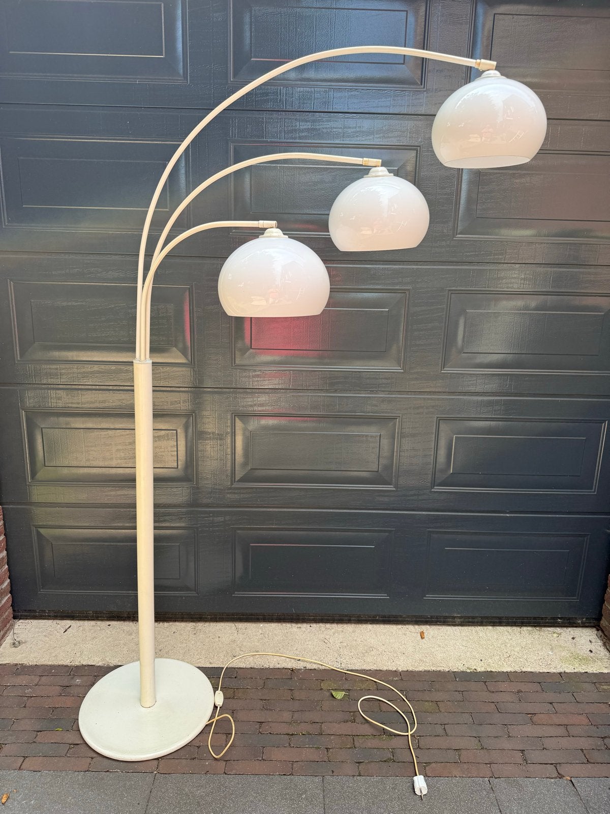 Dijkstra vloerlamp met 3 bogen en witte bollen