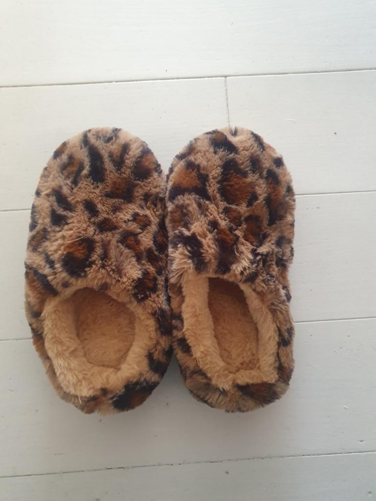 Te koop dames sloffen maat 38-39, Kleding | Dames, Ophalen, Zo goed als nieuw