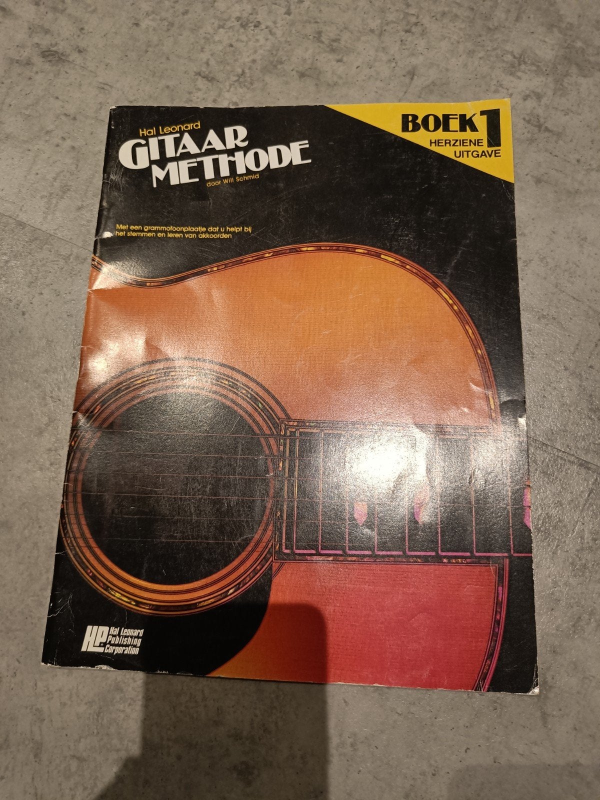 Hal Leonard Gitaarmethode Boek 1 (Herziene Uitgave) + LP, Muziek en Instrumenten, Bladmuziek, Gitaar, Klassiek, Les of Cursus