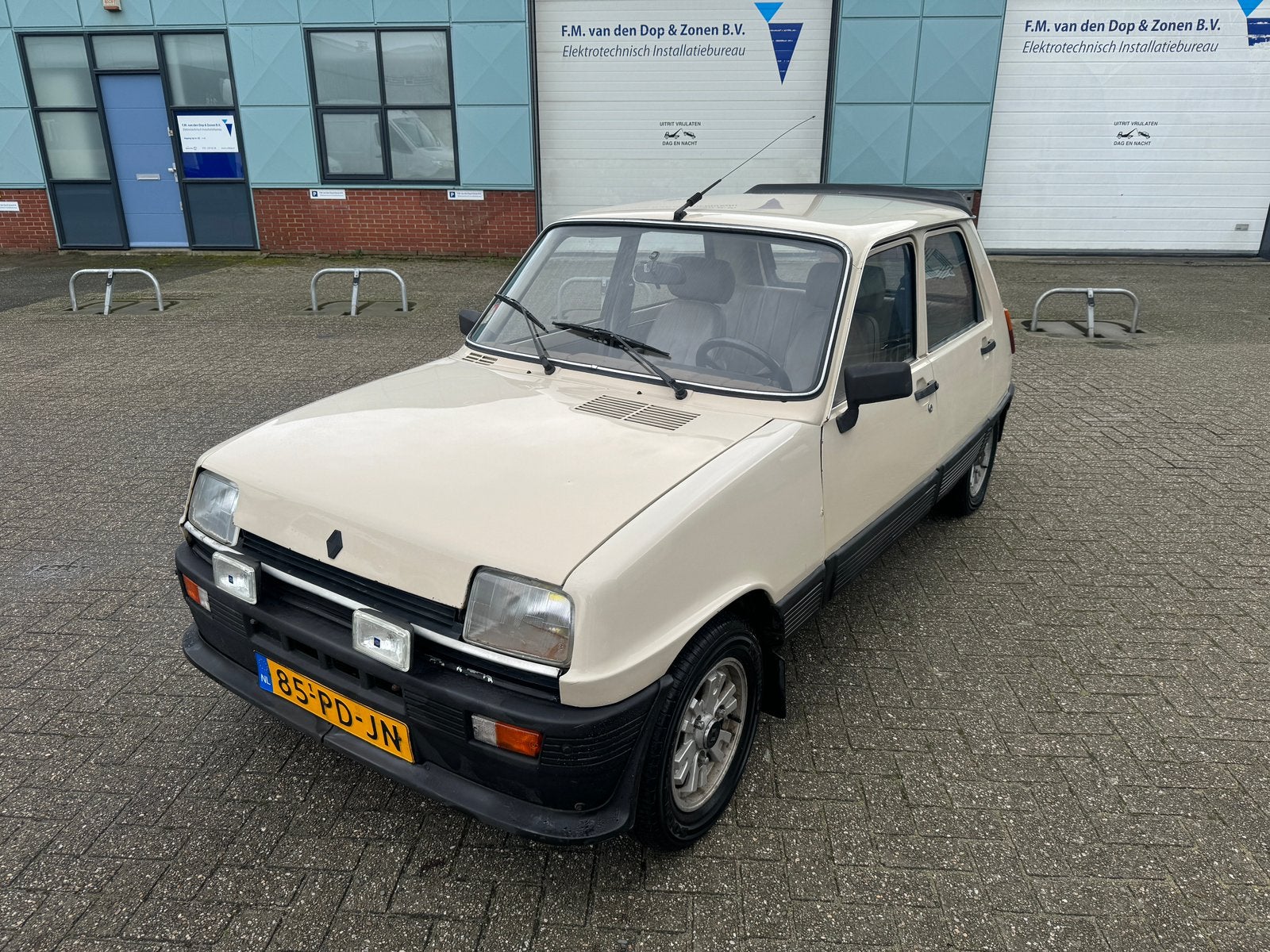 Renault 5 1.1 GTL 1983 OLDTIMER handbak zeer mooie staat, Auto's, Renault, Bedrijf, Benzine, Hatchback, Handgeschakeld, Geïmporteerd