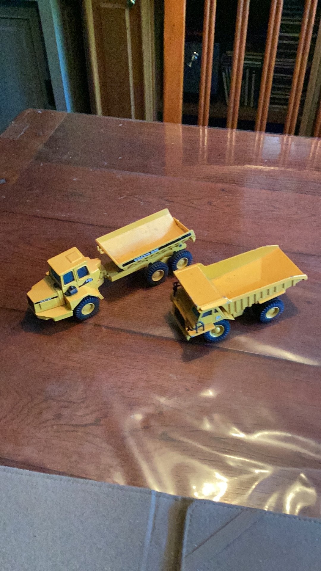 2x gronddumper 1:50 Volvo en cat, Hobby en Vrije tijd, Modelauto's | 1:50, Ophalen of Verzenden, Zo goed als nieuw, Bus of Vrachtwagen
