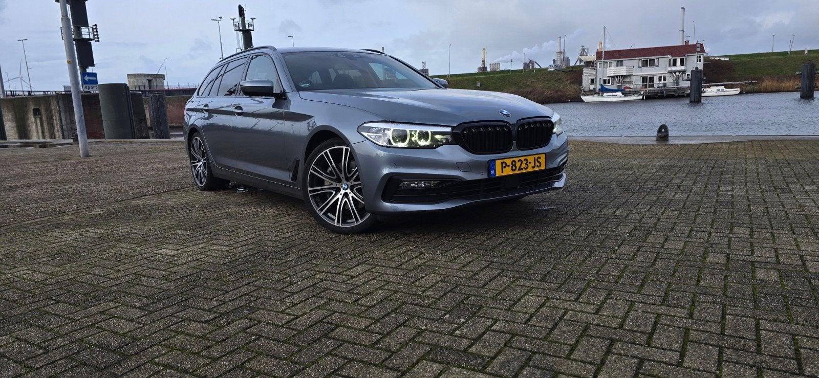 BMW 5-Serie 530i 252pk Aut. 2017 Grijs, 1998 cc, Achterwielaandrijving, Zwart, 4 cilinders
