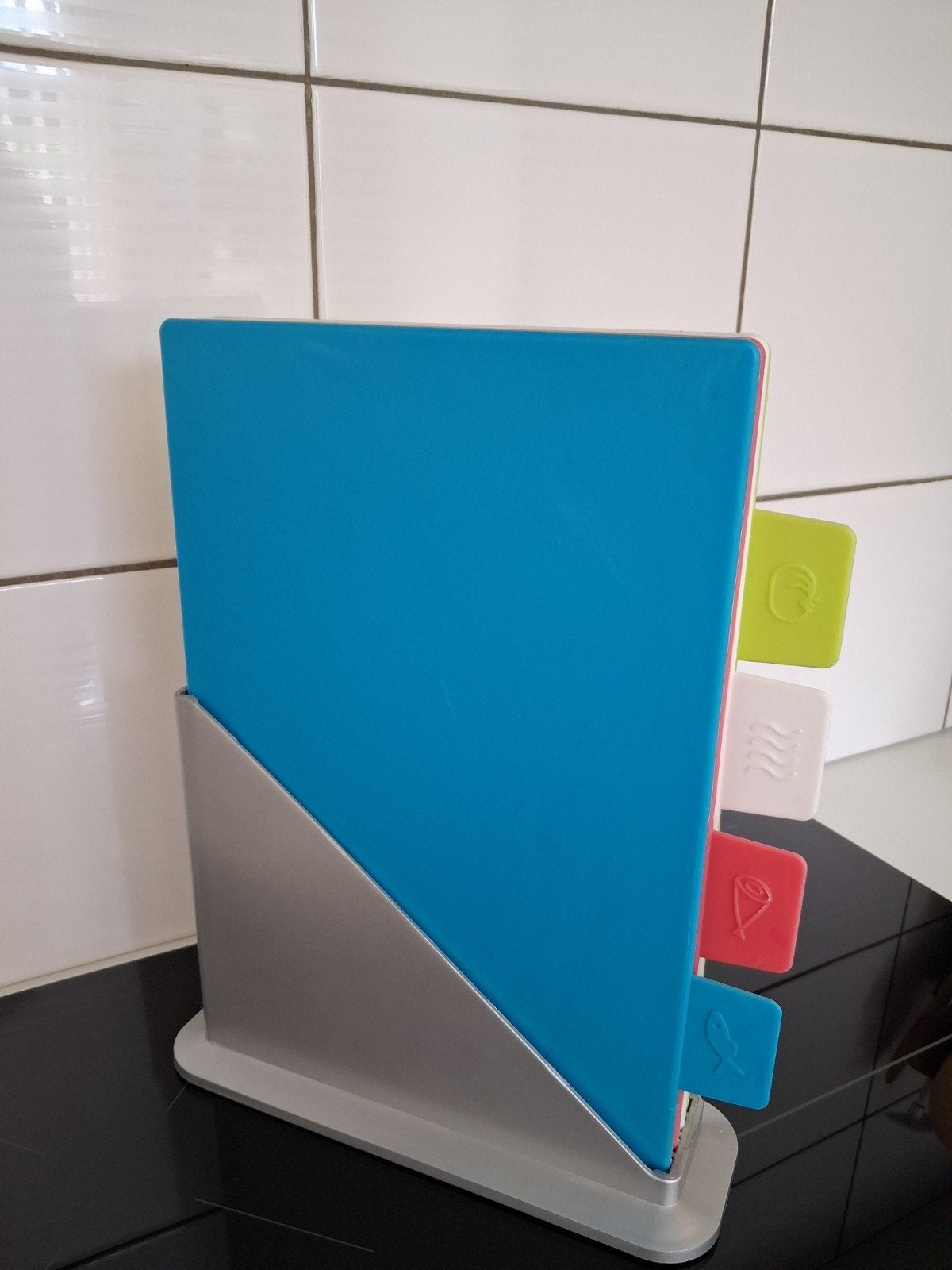 Houder met set van vier kunststof snijplanken., Ophalen of Verzenden, Zo goed als nieuw, Kunststof, Meerkleurig