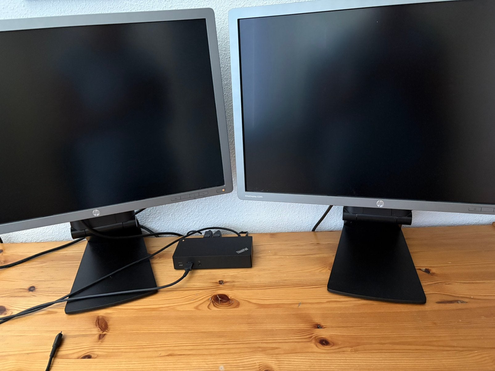 2 HP EliteDisplay E241i monitoren, Ophalen, Zo goed als nieuw