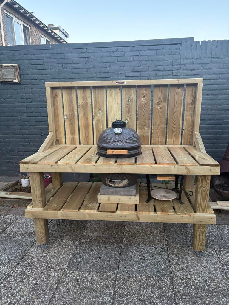 Bbq tafel met egg bbq, Tuin en Terras, Houtskoolbarbecues, Ophalen of Verzenden, Gebruikt