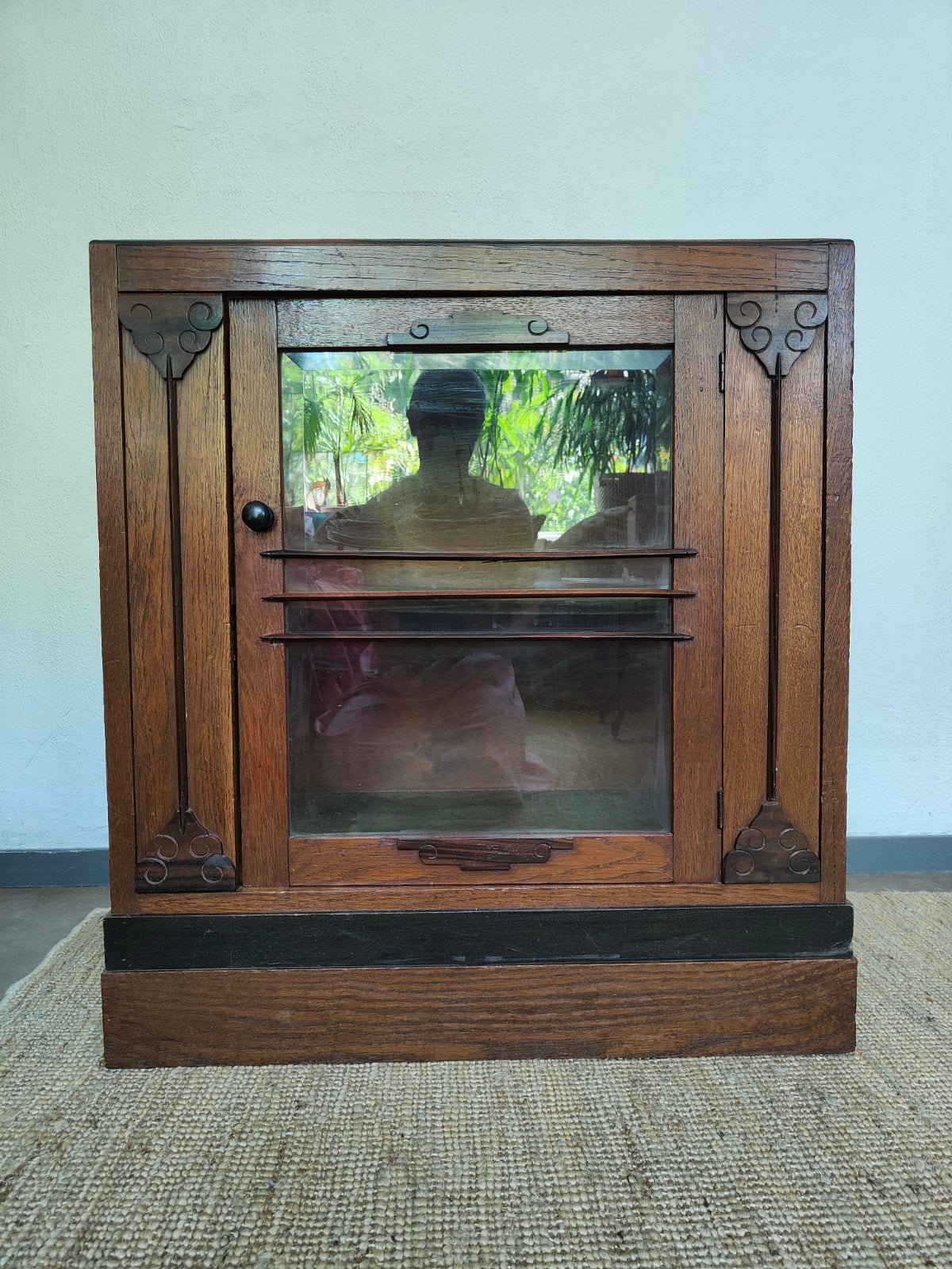 Amsterdamse school theekastje vitrine kastje vintage, Ophalen, Gebruikt, Eikenhout, 50 tot 100 cm