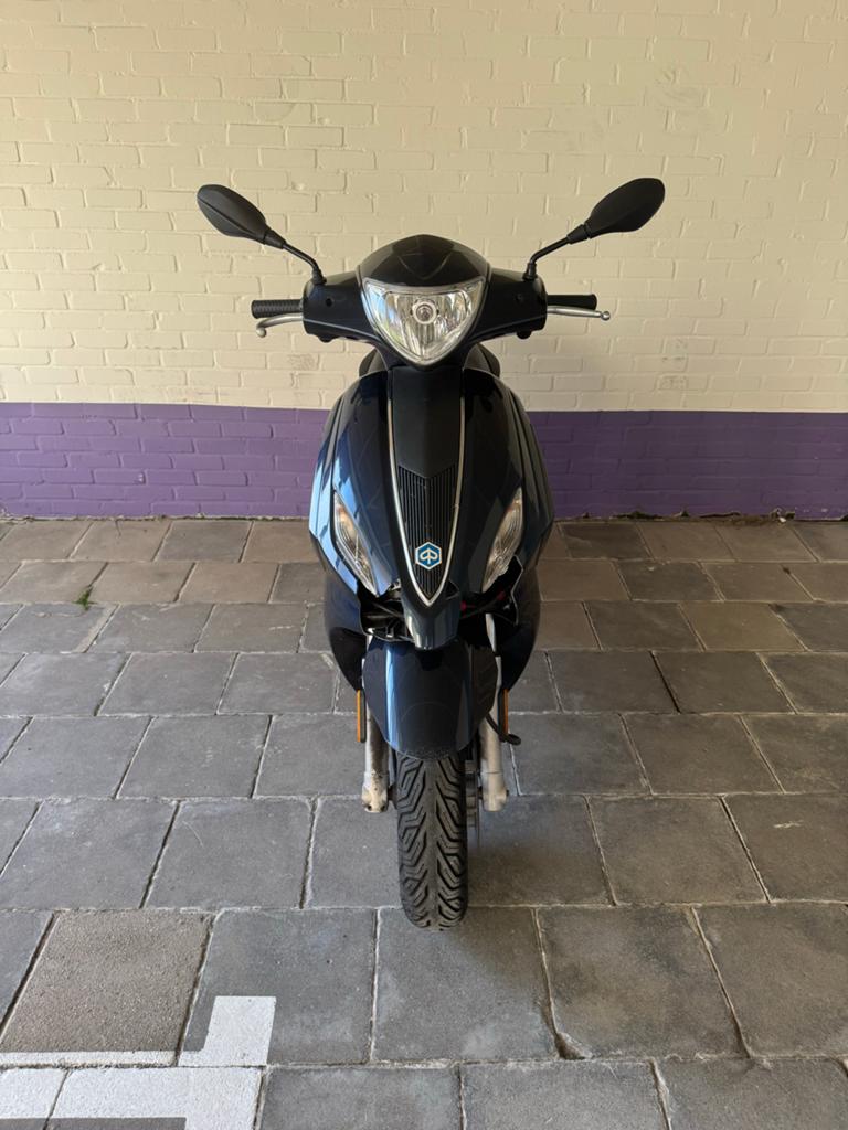 Piaggio New Fly snorscooter, Fietsen en Brommers, Scooters | Piaggio, Gebruikt, Fly, Maximaal 25 km/u, Benzine, Ophalen