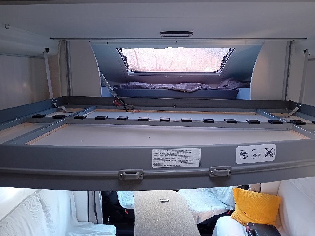 Elektrisch hefbed uit Challenger 328 camper, Ophalen, Zo goed als nieuw