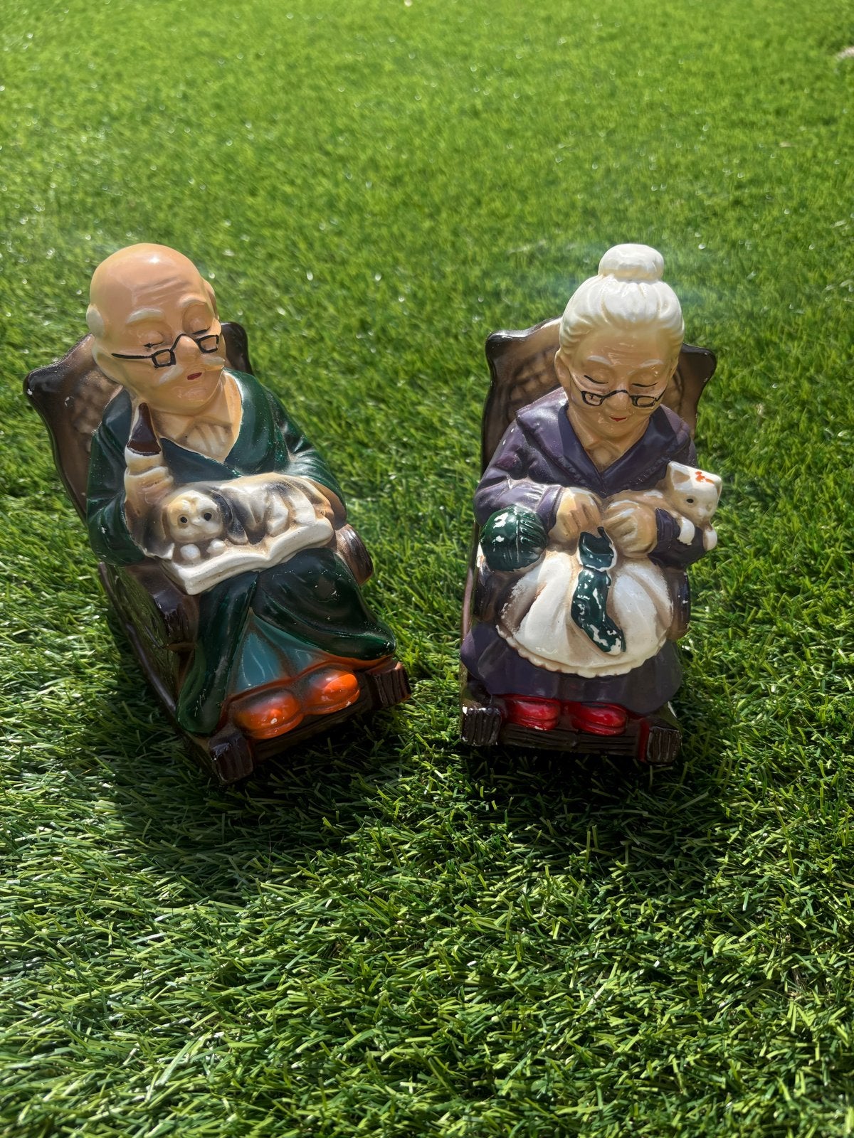 Oud echtpaar spaarpotten - Opa en Oma, Verzamelen, Spaarpotten, Ophalen of Verzenden, Gebruikt, Steen, Aardewerk of Keramiek, Overige thema's