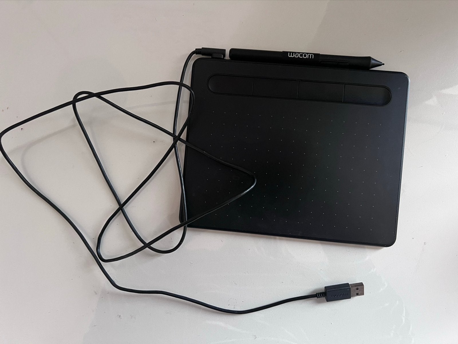 Wacom Intuos Pen Tablet CTL-4100, Computers en Software, Tekentablets, Ophalen of Verzenden, Multi-touch, Zo goed als nieuw, Bedraad