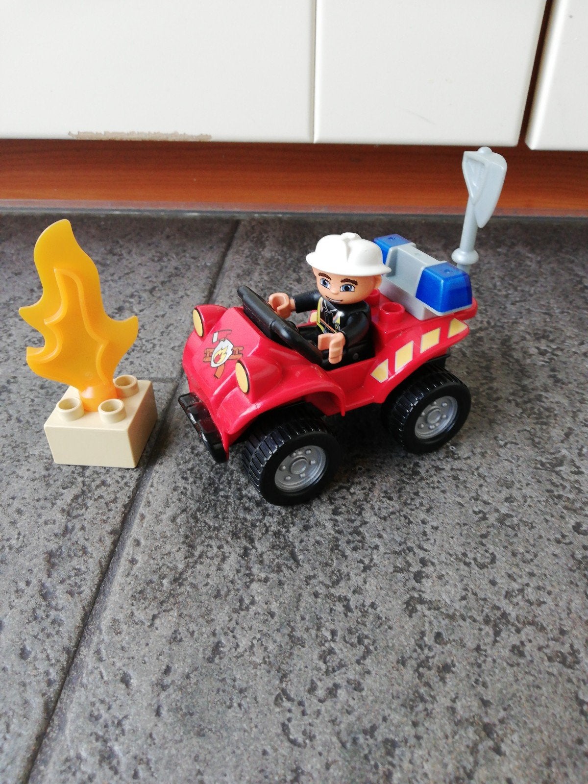 Duplo Brandweerwagen met brandweerman en vlam, Ophalen of Verzenden
