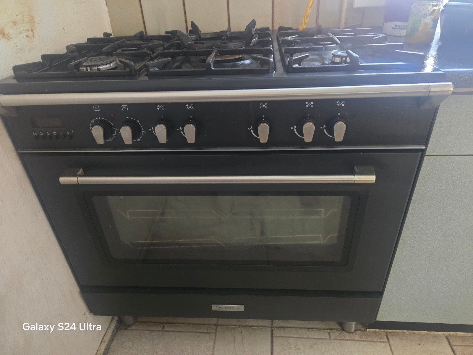 Vrijstaand gasfornuis met oven - Zwart, 5 pitten, Gebruikt, 60 cm of meer, Ophalen of Verzenden, Gas