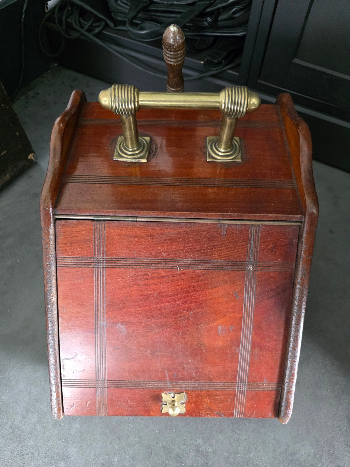 Antieke kolenkit met schep - Mahoniehout en messing, Antiek en Kunst, Ophalen of Verzenden