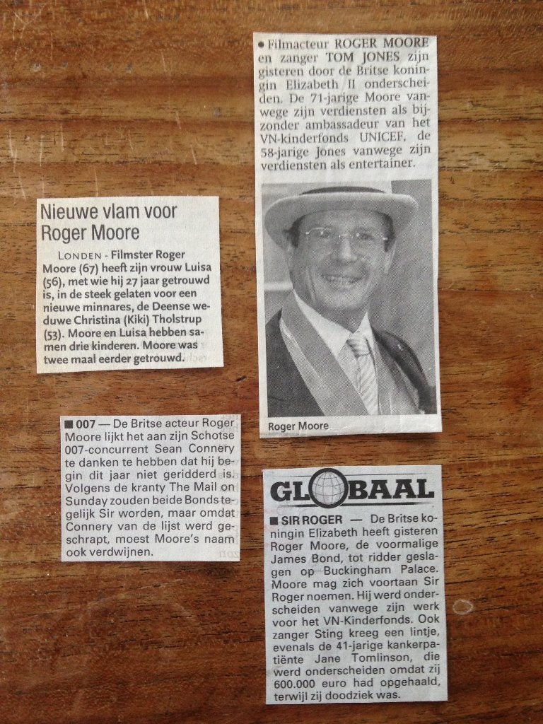 Acteur Roger Moore ( James Bond) wordt geridderd, Ophalen of Verzenden, 1980 tot heden, Knipsel(s)