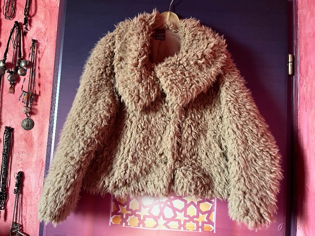Super zachte korte fluffie jas 42/44 nu voor 29,99€, Primark, Beige, Maat 42/44 (L), Ophalen of Verzenden