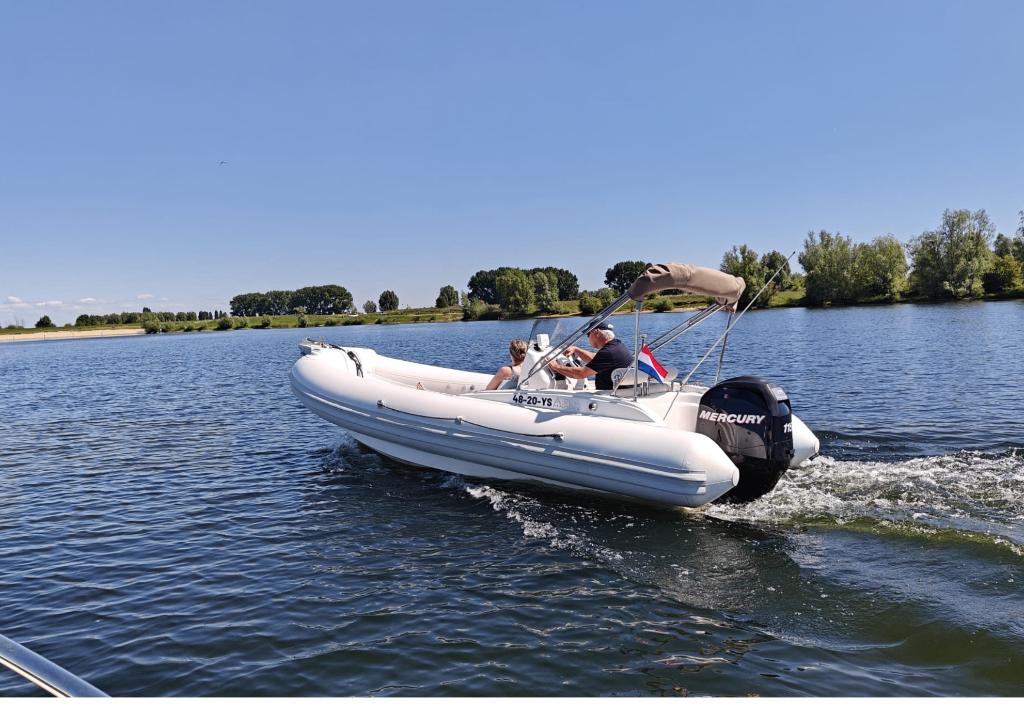 AGA Marine 540 Rib met 115 pk Mercury EFI + trailer, Watersport en Boten, Rubberboten, Zo goed als nieuw, Mercury, Overige materialen