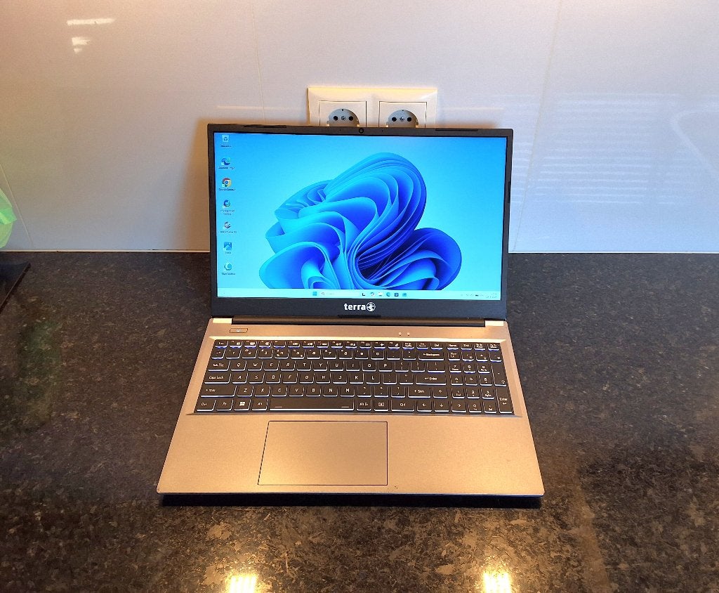 Jonge  Terra 1500P - 15 ich / AMD Ryzen 5-5625U /  6 Core, Computers en Software, Windows Laptops, Met videokaart, Terra Mobile 1500P - 6 Core