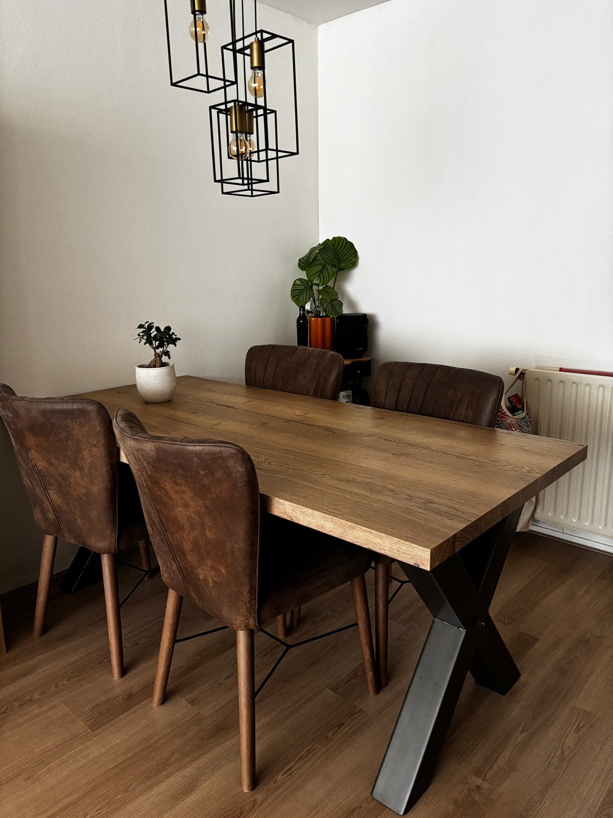 Robuuste eettafel met 4 stoelen – Zeer nette set, Ophalen, 50 tot 100 cm, Zo goed als nieuw, 150 tot 200 cm