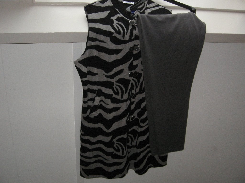 3 dl set samen €25,- maat 50 2 broeken + mouwloos lange jas, Kleding | Dames, Grote Maten, Ophalen of Verzenden, Zo goed als nieuw