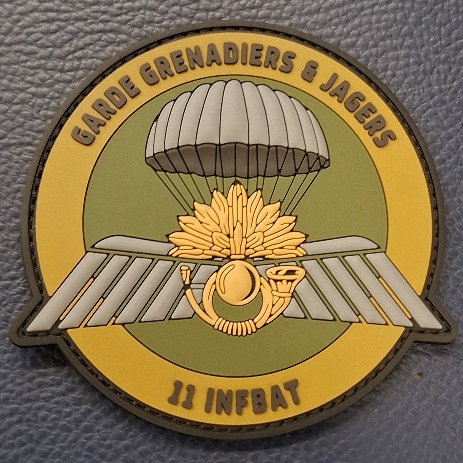 11 Infbat Garde Grenadiers & Jagers Embleem LMB, Ophalen of Verzenden, Landmacht, Nederland, Embleem of Badge