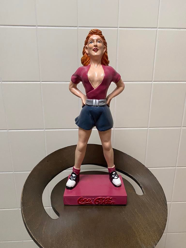 Coca-Cola beeld 46,5 cm hoog! pin-up meisje, Ophalen of Verzenden, Zo goed als nieuw