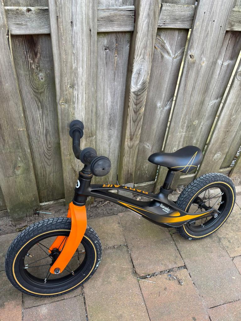 Lichtgewicht Loopfiets Lionelo Bart Air - Zwart/Oranje, Ophalen, Zo goed als nieuw, Loopfiets
